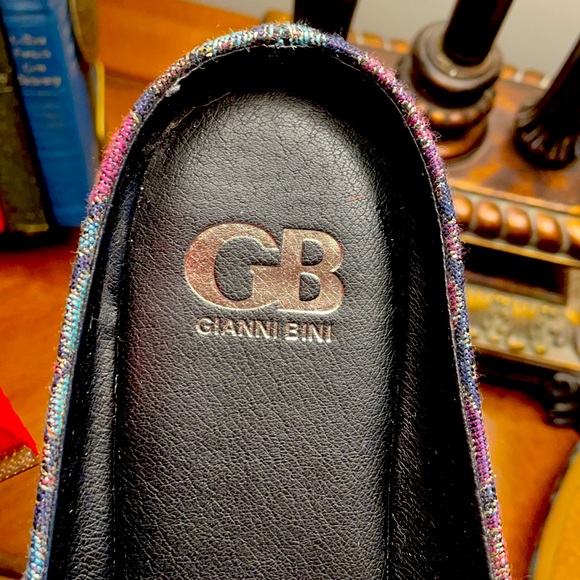 Unique Flats - Picture 3 of 3